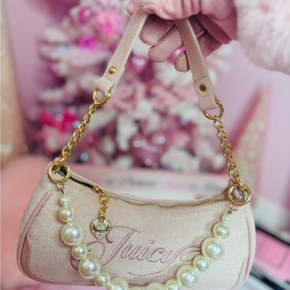 One Juicy Couture shoulder bag (it doesn’t have the pearls ) - Picture 3 of 3